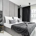 El Apartments - Golden Palace