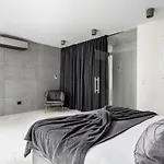 El Apartments - Golden Palace